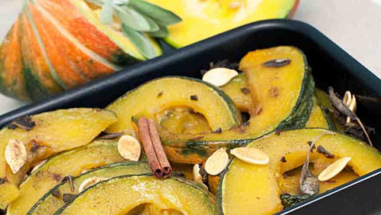 How to Bake Acorn Squash in Microwave